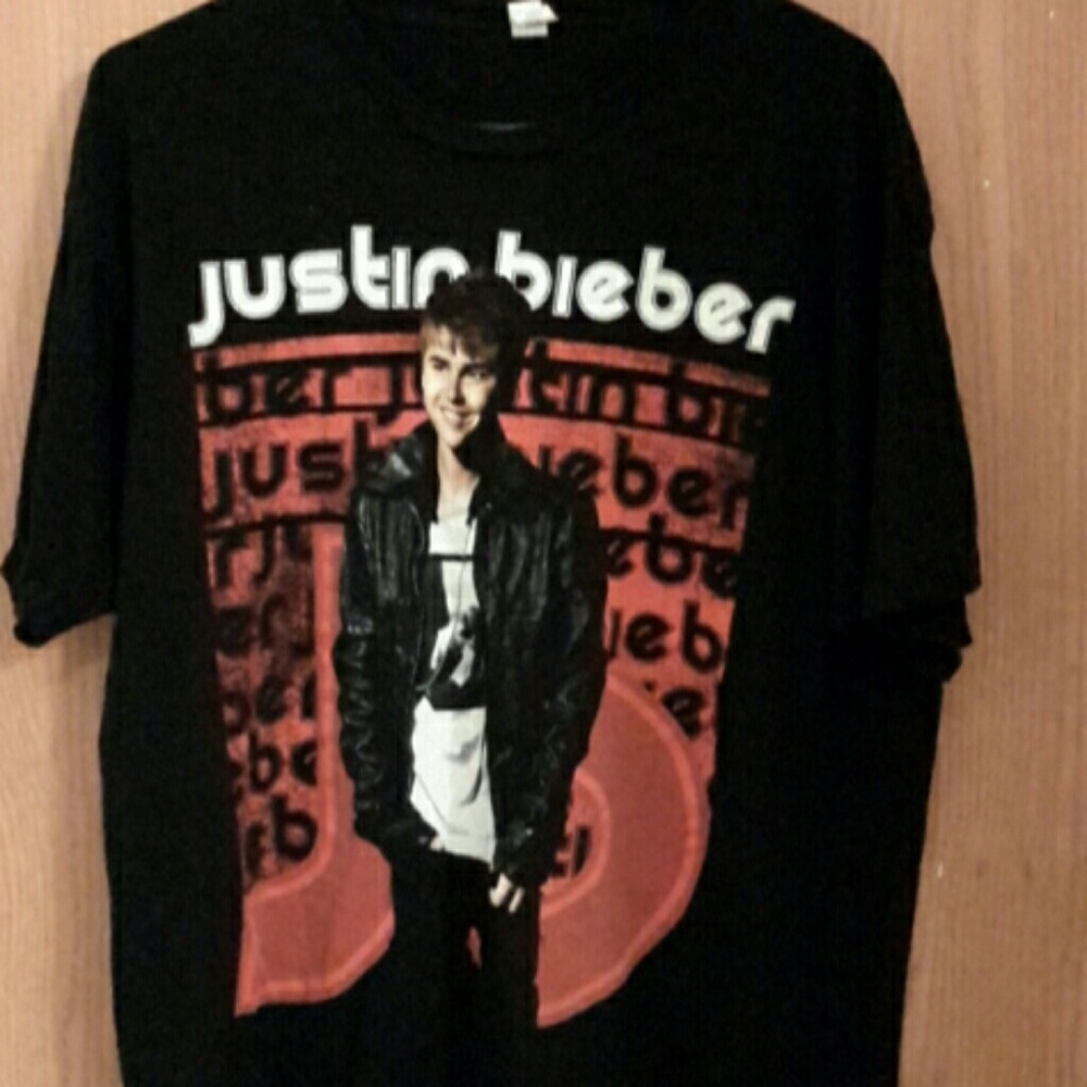 Graphic tee